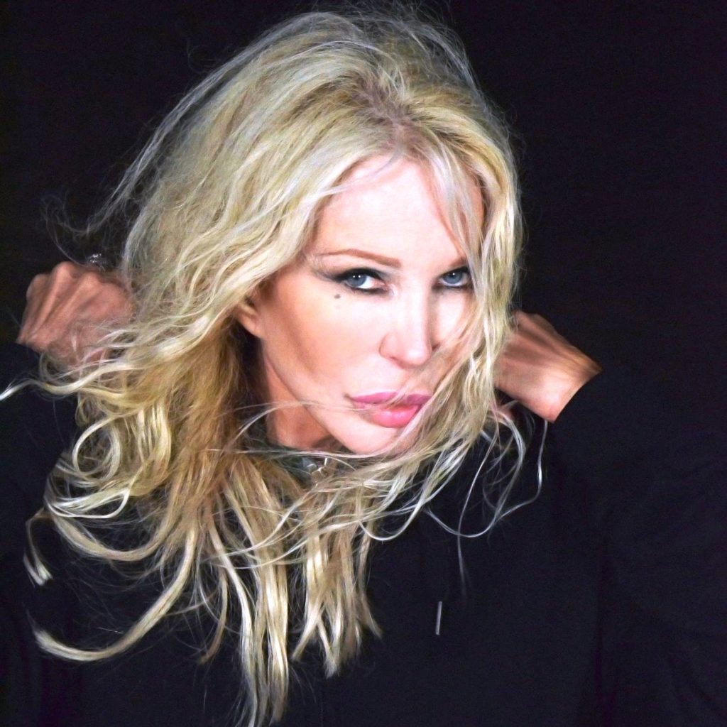 Ivana Spagna è “Prigioniera nel tuo nido”