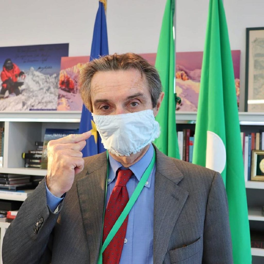 L'annuncio di Fontana: “Dedicheremo una sala della giunta regionale a Roberto Maroni”