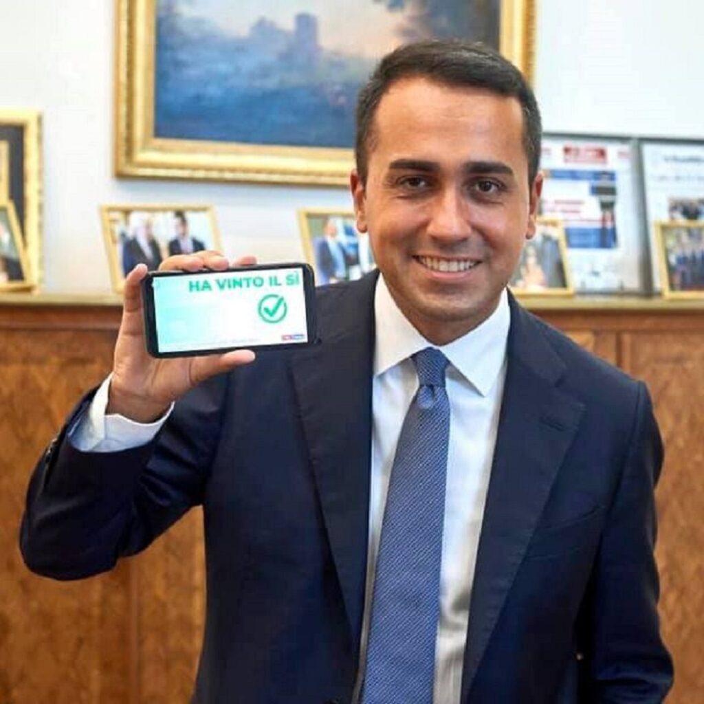 Di Maio parla di risultato storico per la vittoria dei sì