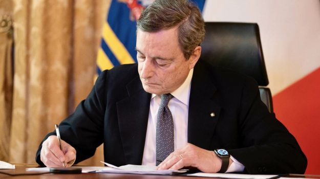 Draghi incassa l'ok dei sindacati al dl Aiuti: "Non abbandoniamo i lavoratori"