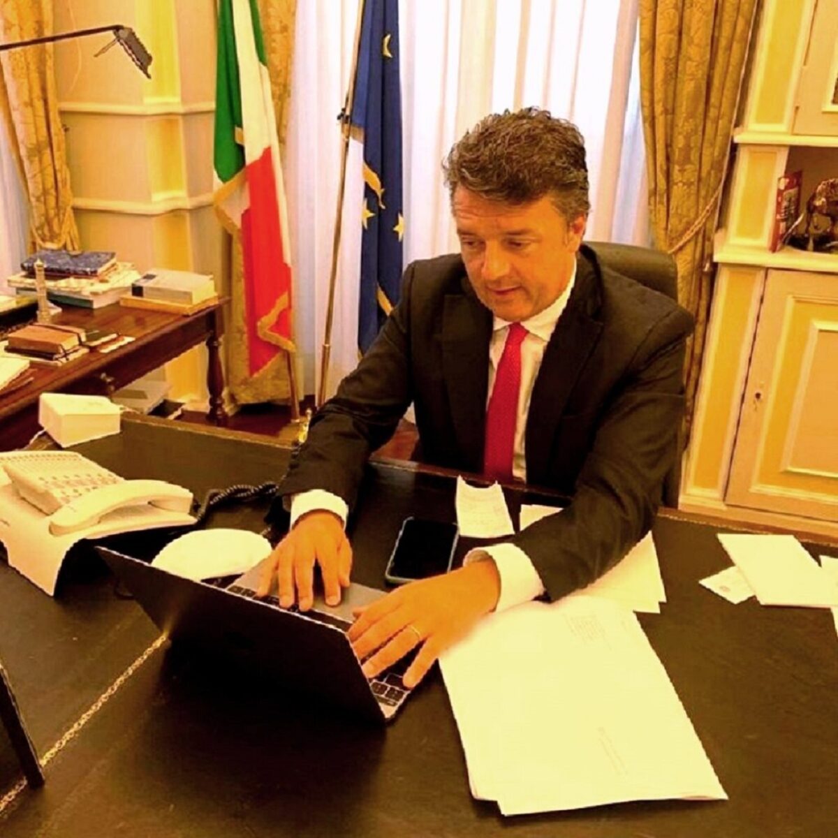 Renzi ringrazia Macron per gli arresti dei terroristi