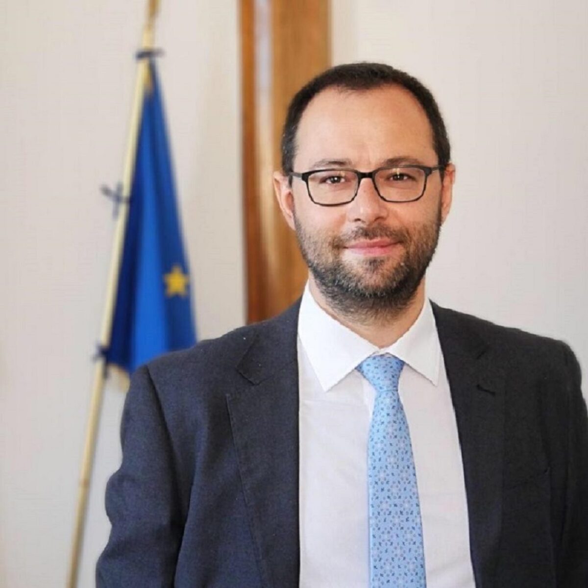 Patuanelli denuncia la speculazione sul caro carburanti: “Non c’è carenza di prodotto”