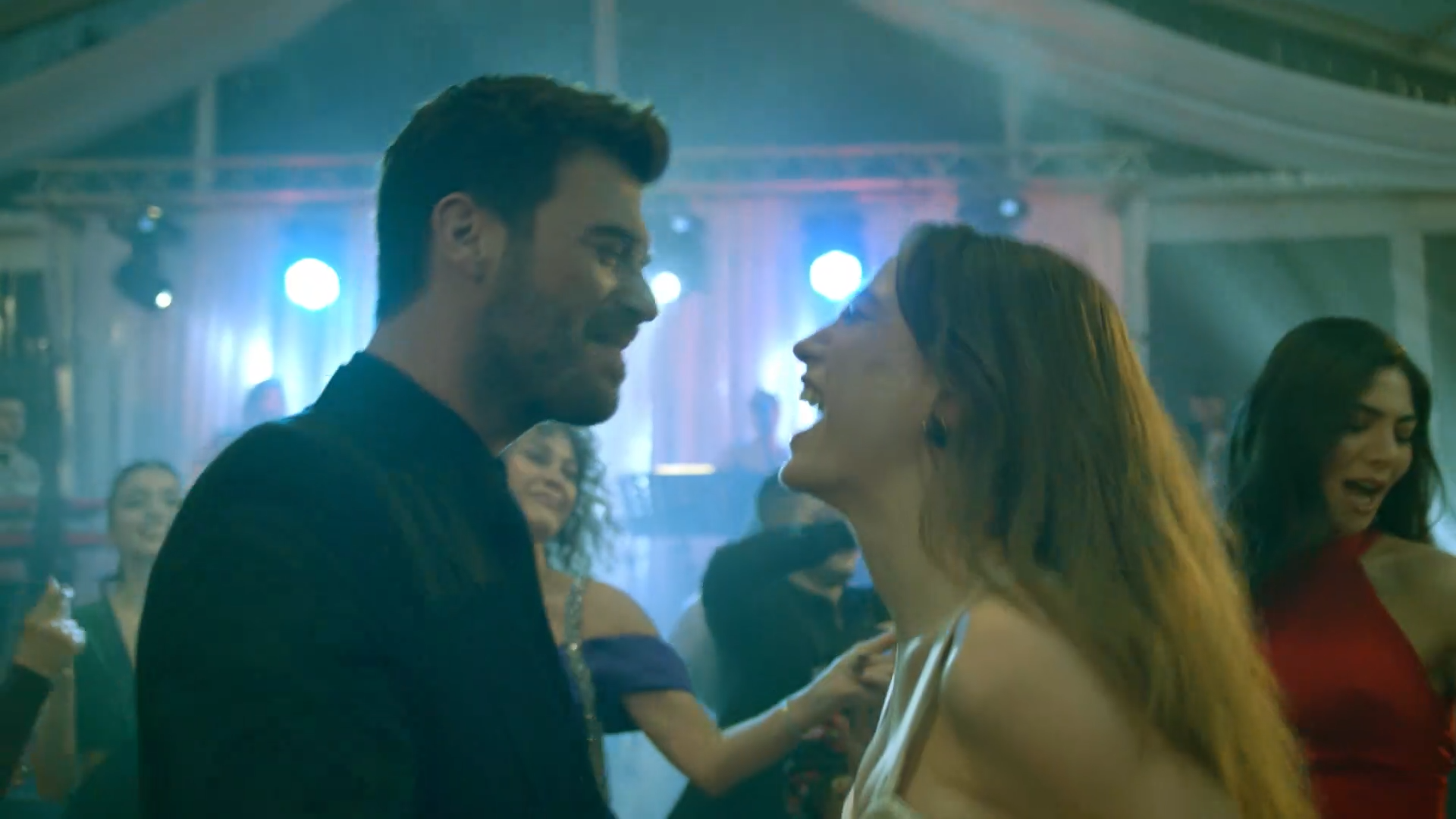 Anticipazioni di  The Family puntate turche: Aslan Scopre la Verità sulle sue Origini