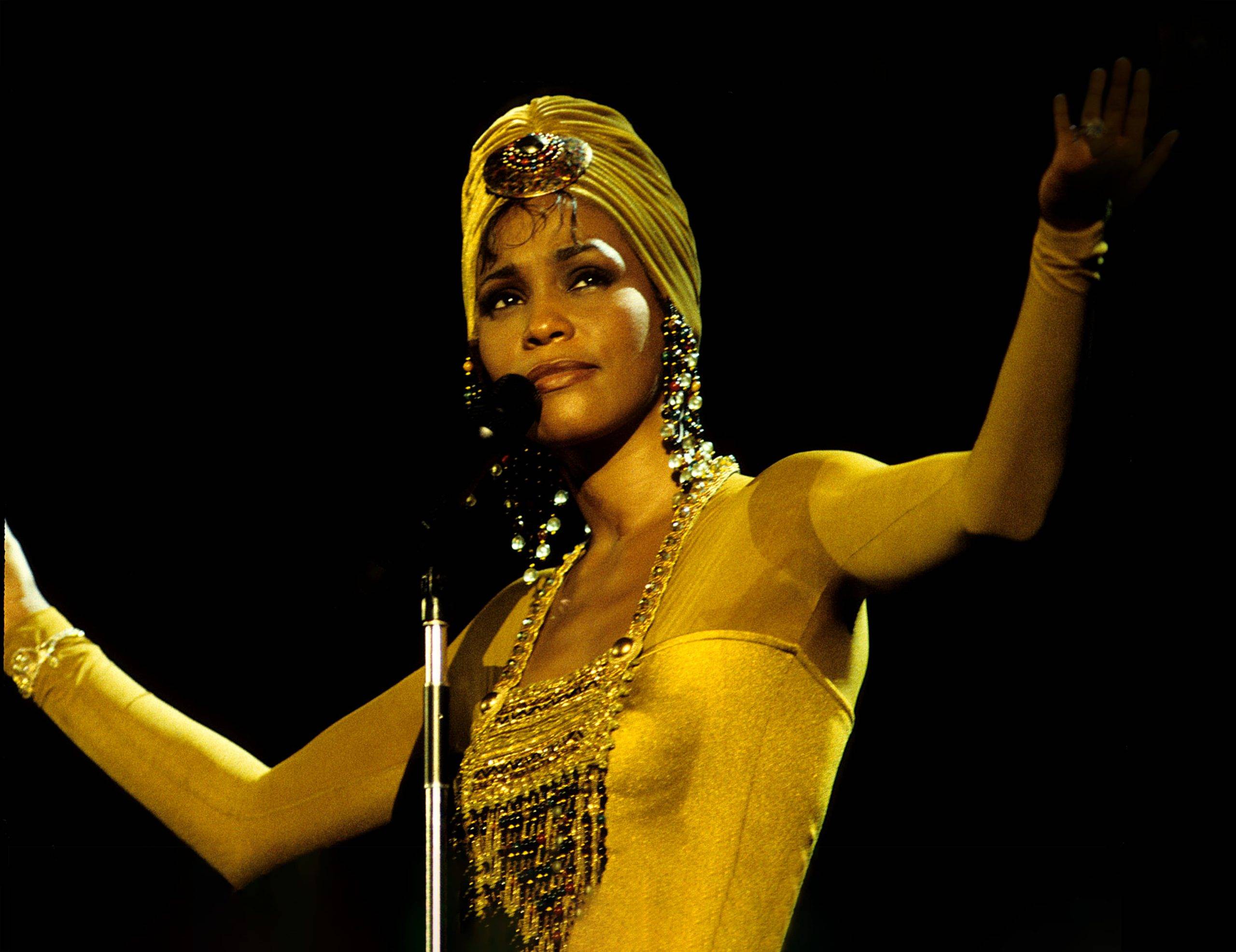 Whitney Houston: esce l’inedito "Love Is"