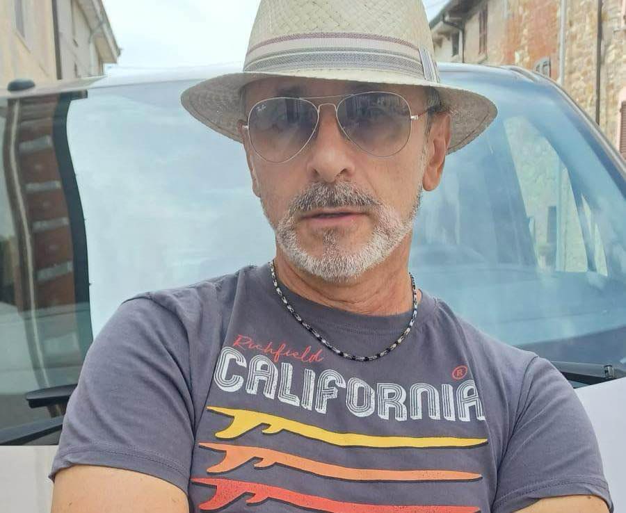 Intervista a Max Ray: “Le parole sono un inno alla voglia di vivere”